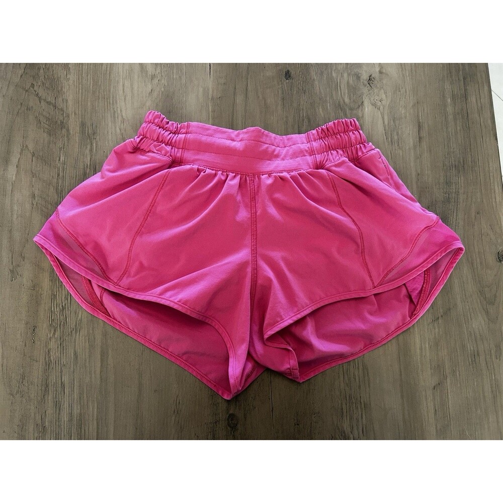 Lululemon Hotty Hot Low Rise Short 4" Lined Size 2 💖 Dark Prism Pink